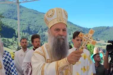 POSLE ARHIJEREJSKE LITURGIJE, PATRIJARH PORFIRIJE U CRNOJ GORI PORUČIO: Sveci iz našega roda neka nam otvore oči da budemo jedno