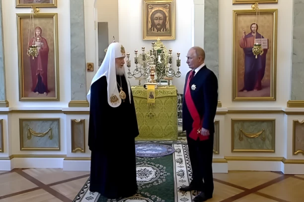 SVEČANO OBELEŽEN DAN KRŠTENJA RUSIJE: Patrijarh moskovki i cele Rusije Kiril uručio Orden Svetog Aleksandra Nevskog predsedniku Putinu
