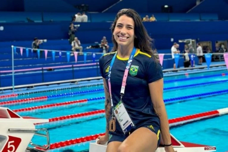 MILOSTI NIJE BILO: Atraktivna brazilska plivačica izbačena sa OI - dečko joj je "došao glave"! (FOTO GALERIJA)