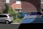 NAPADAČ IZ SAUTPORTA UOČEN 20 MINUTA PRE NAPADA: Zastrašujući snimci maskirane figure ispred kuće u koju će policija kasnije upasti (VIDEO)