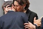 FRANCUSKA NE PRESTAJE DA BRUJI: Sočan poljubac Makrona i ministarke sporta otvorio brojne spekulacije (VIDEO)