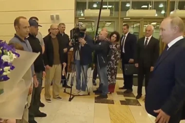 "ČESTITAM NA POVRATKU U DOMOVINU" Putin oslobođenim Rusima obećao državne nagrade (VIDEO)