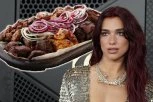 NE MOŽE BEZ SRPSKIH SPECIJALITETA! Dua Lipa uhvaćena kako krka na Kosovu: "ĆEVAPI SU NAJBOLJA STVAR"!