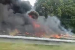 TRAGEDIJA NA AUTO-PUTU: U padu trenažnog aviona poginula jedna osoba (VIDEO)
