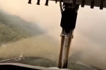DALMACIJA I DALJE GORI! Ovako hrvatski vatrogasci gase požare iz aviona, jedna stvar stoji između vatrene stihije i ljudskih života (VIDEO)