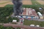OGROMAN POŽAR U KIKINDI! Gust dim kulja iz fabrike, ima povrđenih! (VIDEO/FOTO)