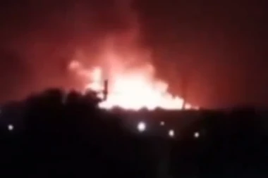 ŽESTOK NAPAD NA RUSIJU! Gađan strateški aerodrom, skladišta nafte u PLAMENU! Ukrajinci se ne smiruju, UDARAJU čim padne mrak! (FOTO/VIDEO)
