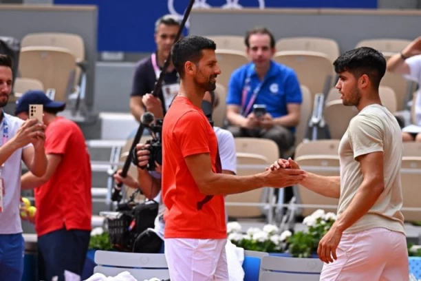 ĐOKOVIĆ I ALKARAZ ODRADILI POSLEDNJI TRENING: Španac dobio OGROMNO pojačanje pred veliko finale!