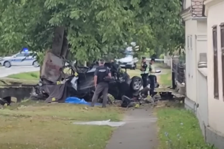 NOVI DETALJI STRAVIČNE TRAGEDIJE KOD KULE! Objavljen JEZIVI snimak! Dva mladića MRTVA! Automobil potpuno SMRSKANI (VIDEO)