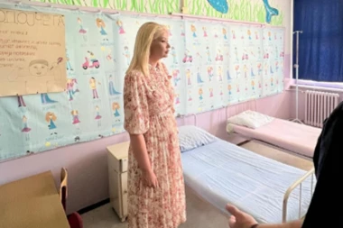 SANDRA BOŽIĆ OBIŠLA PANČEVAČKU BOLNICU: Predsednica Pokrajinske vlade u poseti pedijatriji! (FOTO)