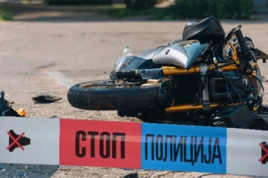 TINEJDŽERU (17) SLOMLJENA VILICA I BUTNA KOST! Vozio motor, pa se sudario sa automobilom! Užas u Vranju!