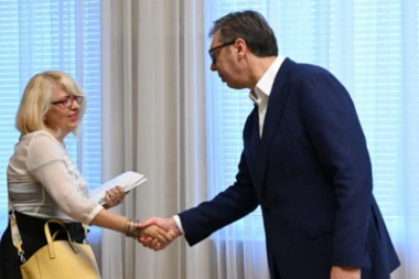 "RAZGOVARALI SMO O KONKRETIM KORACIMA ZA NABAVKU LEKOVA" Vučić sa predstavnicima Udruženja DEBRA (FOTO)