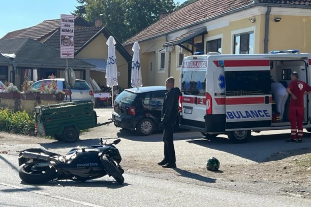 UŽAS U NOVOM SADU! Motociklista povređen, naleteo na kanap koji su razvukli učesnici protesta