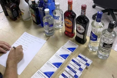 STEROIDI, ALKOHOL I DROGA! Sprečen šverc na graničnom prelazu Gradina (FOTO)