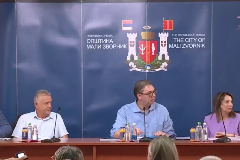 "U NAREDNIH SEDAM DANA ĆU OBIĆI SVAKO SELO U PODRINJU! Predsednik Vučić sa narodom u Malom Zvorniku!