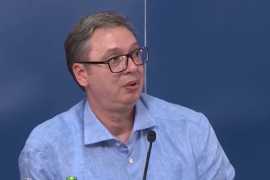 VUČIĆ EKSPRESNO REŠAVA PROBLEME: "Za tri,  četiri dana mašine u selu Orovička planina da rade put, da deca ostanu"!