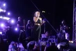 PRIJI STIGLO IZNENAĐENJE PRED KONCERT! O ovome nije mogla ni da sanja, fanovi napravi haos u Vrnjačkoj Banji! (VIDEO)