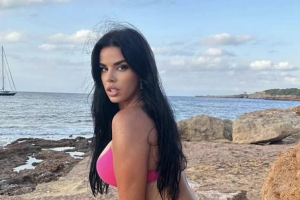 ŠOK TRANSFORMACIJA: Isplivale fotografije Ivane Knol, fanovima POPADALE VILICE - NIKADA je ne biste prepoznali! (FOTO)