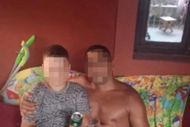 "MOM PRINCU 12. ROĐENDAN, ŽIV MI BIO 100 GODINA": Otac koji je ostao bez dece pre samo mesec dana sinu slavio rođendan! Danas ga sprema za večni počinak (FOTO)