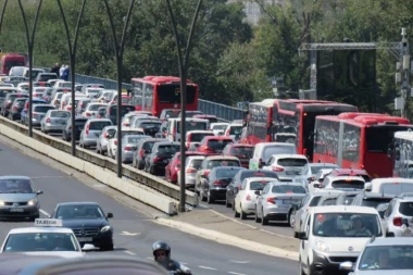 SVI PUTEVI U BEOGRADU VODE NA JEDNO MESTO! Ovakva gužva dugo nije viđena - pripremite se! (VIDEO)