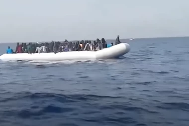 PREVRNUO SE ČAMAC SA MIGRANTIMA: Poginulo ili nestalo više desetina ljudi