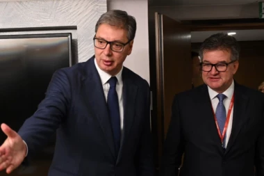 VUČIĆ SE SASTAO SA LAJČAKOM U PRAGU!