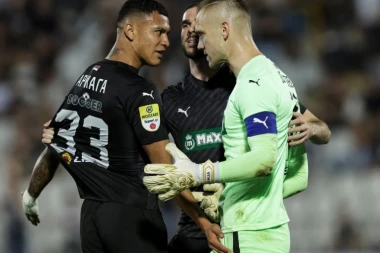 PUCA PARTIZAN PO SVIM ŠAVOVIMA! Sukobili se saigrači! Umalo žestoka TUČA Arijage i Jovanovića!