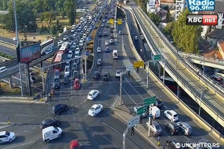 KOLAPS NA AUTOKOMANDI: "Jutarnji špic" aktuelan na više lokacija u Beogradu (FOTO)