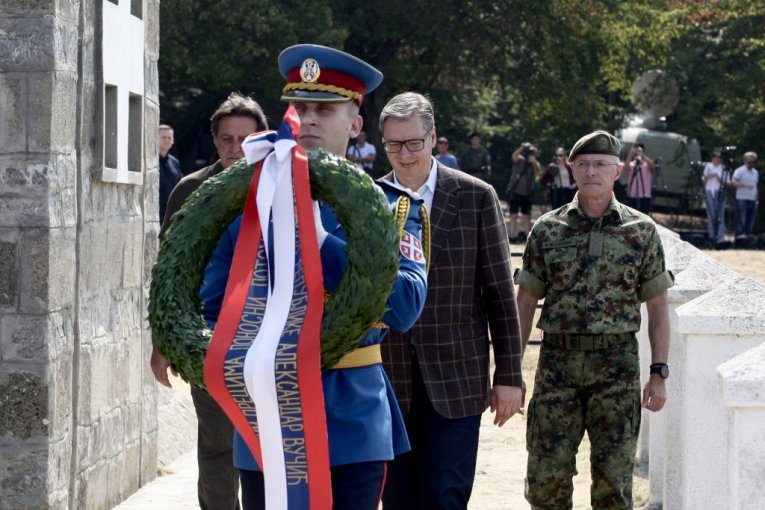 PREDSEDNIK VUČIĆ POLAŽE VENAC NA AVALI! Danas se navršava 80 godina od oslobođenja Beograda