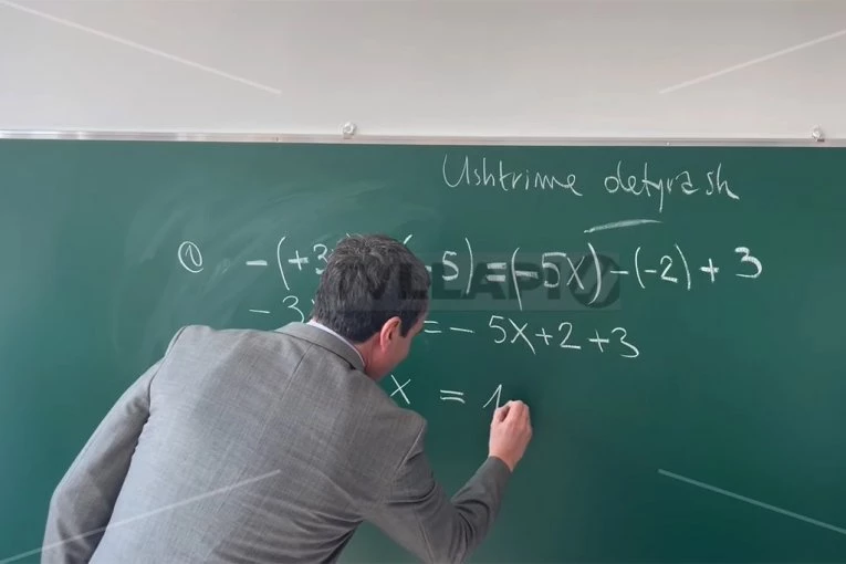 JEDINO JE NEZAVISAN OD ZNANJA: Aljbin Kurti pogrešno rešio zadatak iz matematike! I deca mu se smejala (VIDEO)