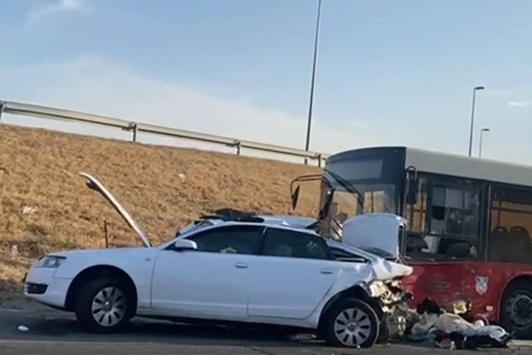 "VIDEO SAM KAKO PRELAZI U MOJU TRAKU, PROBAO SAM DA GA IZBEGNEM!" Vozač autobusa se trese posle nesreće na Obrenovačkom putu!