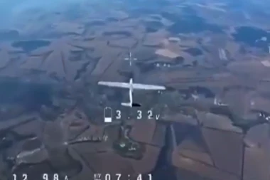 UKRAJINCI ZADALI NEOČEKIVANI UDARAC RUSIMA, PA OBJAVILI SNIMAK: Prvi put otkad je počeo rat uspeli da obore dron na visini od preko 3.600 m! (VIDEO)