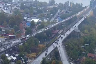 SAOBRAĆAJNI KOLAPS U BEOGRADU! Kiša izazvala haos, gde god da se krene i pogleda - GUŽVE I ZASTOJI!