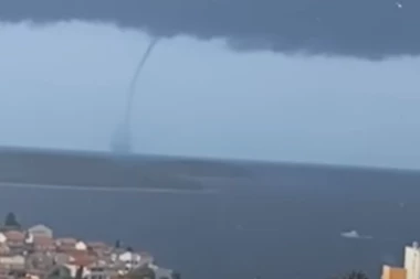 "PIJAVICA" U DALMACIJI! Neviđeno nevreme na Jadranu, bura nosi sve pred sobom (VIDEO)