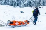 UMRLA NA RUKAMA SPASIOCA! Nova žrtva nevremena u Evropi! SNEG IZNENADIO TURISTE, ŽENA SE SMRZLA!