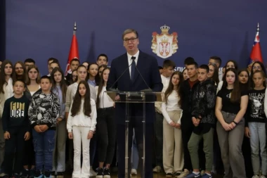 ŽIVELA NAŠA TROBOJKA, ŽIVELA SRBIJA! Jake reči predsednika Vučića!