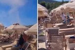 JEZIVA SCENA NA GRČKOJ PLAŽI, ČUO SE SAMO PLAČ I VRISKA DECE: Turisti u panici beže pokušavajući da se spasu, dok PIJAVICA NOSI SVE PRED SOBOM (VIDEO)