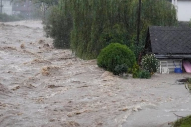 DEČAK IZ DONJE JABLANICE GLEDAO KAKO MU VODA ODNOSI MAJKU I OCA! Ostao sam na svetu, a njegova priča će vas razbiti u paramparčad