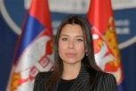 "IZAZIVANJEM INCIDENATA NASTAVLJAJU SVOJU POLITIČKU FARSU"! Irena Vujović oštro o haosu u Loznici!