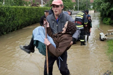 STIŽU RAZORNE POPLAVE! Pogledajte mapu, OVI KRAJEVI biće na udaru stravičnih oluja!