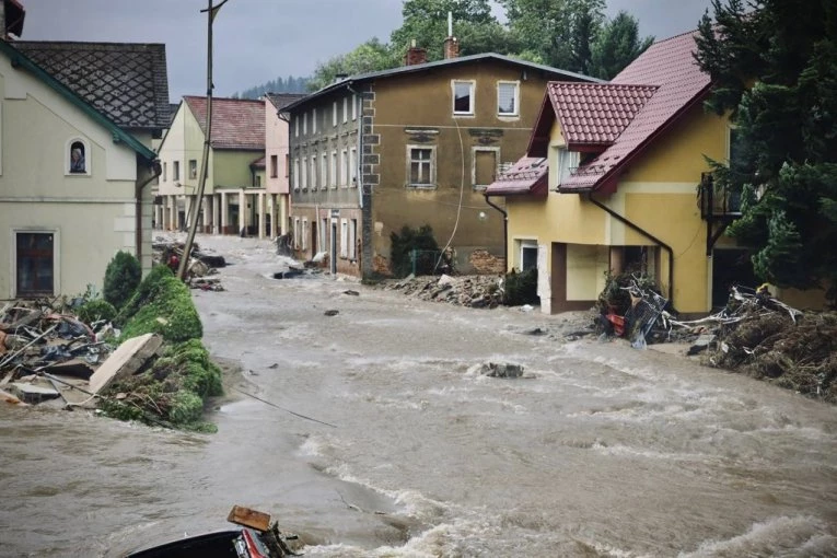 POPLAVNI TALAS STIŽE U SRBIJU, NA UDARU OVI GRADOVI! Vodostaji rastu iz minuta u minut, Dunav se diže za dva metra! Hitno se oglasio RHMZ!