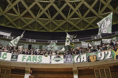 KAKAV FIJASKO U LIGI: Navijači od sramote pobegli sa stadiona - Nekad su bili najveći klub, a sada su na dnu! (VIDEO)