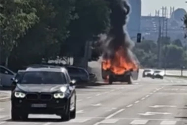 GUST CRNI DIM NADVIO SE NAD NOVIM BEOGRADOM! Evo šta se zapalilo pa građane diglo iz kreveta u cik zore (VIDEO)