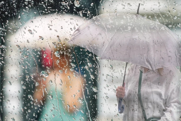 PLJUSAK, PA SNEG! Šokantna prognoza za naredni period: Temperatura pada za 15 stepeni, VRAĆAMO ZIMSKE JAKNE!