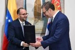 ORDEN NIJE SAMO LIČNO PRIZNANJE, VEĆ I SIMBOL ZAJEDNIČKE BORBE ZA PRAVDU I MIR: Predsednik Vučić odlikovao zamenika stalnog predstavnika Venecuele pri UN (FOTO)