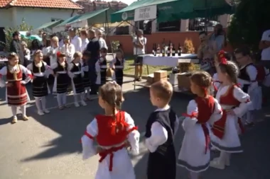 BEOGRAD JE DANAS NAJSVETIJE MESTO U SRPSKIM ZEMLJAMA: Festival manastirskih vina i proizvoda okupio najveće srpske svetinje (VIDEO)