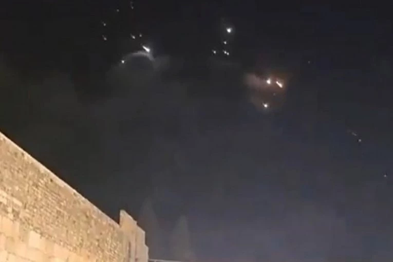 IRANSKE RAKETE PRELEĆU JERUSALIM! Objavljen zastrašujući snimak iz svetog grada! (VIDEO)