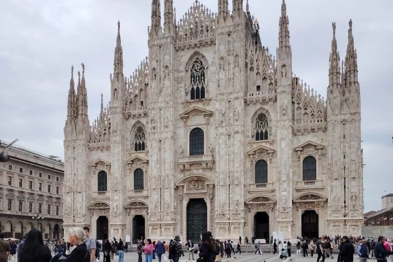 MILANO, GRAD MODE ILI FUDBALA? Ovaj detalj razrešiće sve dileme! (FOTO)