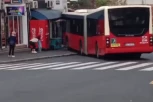 KARAMBOL NA ZELENOM VENCU! Ugašen autobus se zakucao u banderu i kamion! (VIDEO)