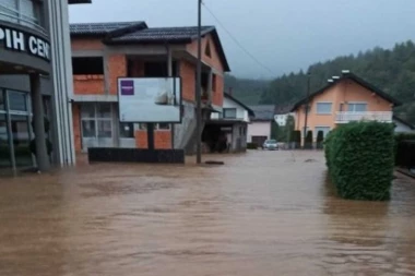 APOKALIPSA U KOMŠILUKU, NAJMANJE PETORO MRTVIH U POPLAVAMA! Bosna i Hercegovina pod vodom, ljudi ne znaju gde da beže (VIDEO)